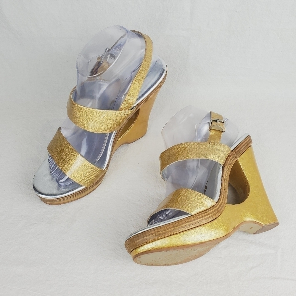 FINAL PRICE 🧡 Nina Genuine leather Gold wedge sandals size 8M
